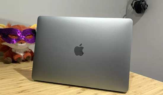 Review Apple MacBook Pro M2